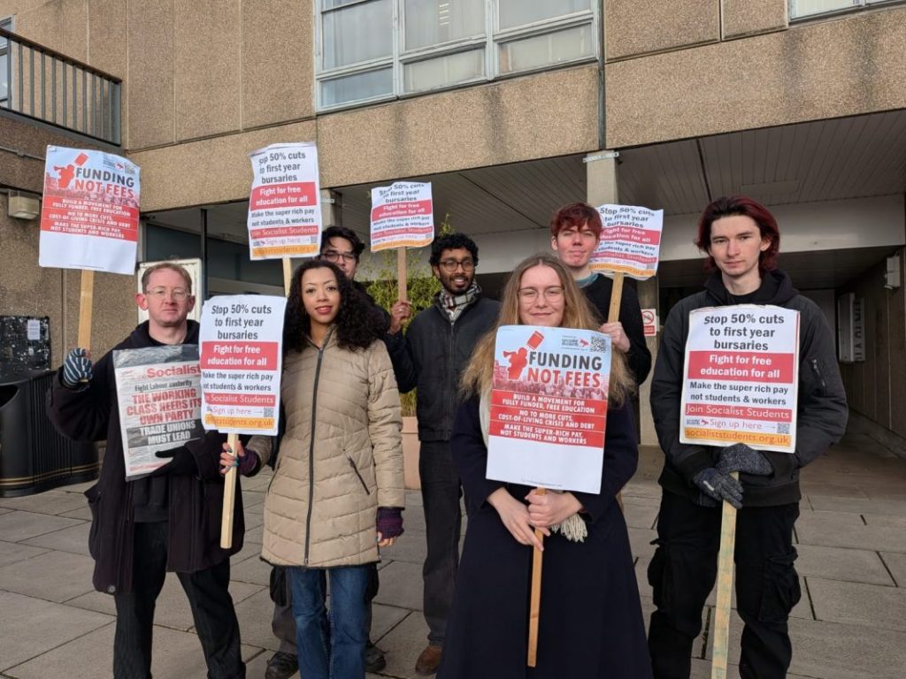 , Actualit&eacute;s socialisme: Les &eacute;tudiants de York protestent contre la r&eacute;duction de 1 000 &pound; des bourses &ndash; &Eacute;tudiants socialistes