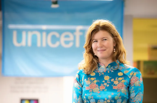 Une approche globale, &eacute;quilibr&eacute;e et fond&eacute;e sur les droits de l'enfant est n&eacute;cessaire pour prot&eacute;ger les enfants en ligne&nbsp;: Repr&eacute;sentant de l'UNICEF - Ảnh 1.